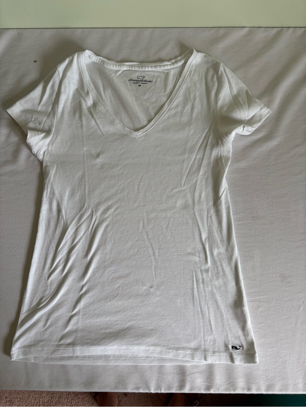 Vineyard Vines Women's White V-Neck Short Sleeve Tee
